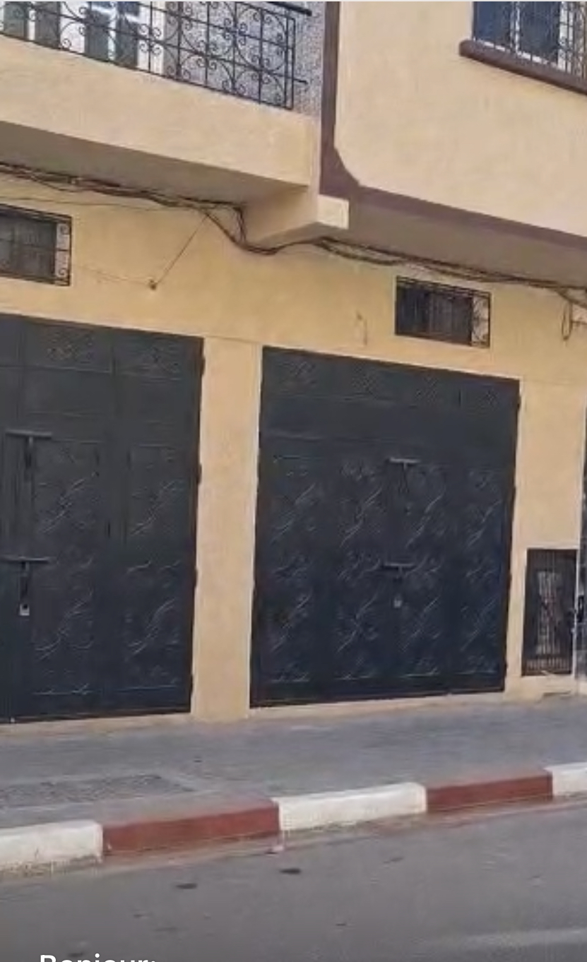 2 LOCAUX COMMERCIAUX À MARRAKECH – QUARTIER MHAMID  MAÂTALLAH Emplacement stratégique  فقط للشركات